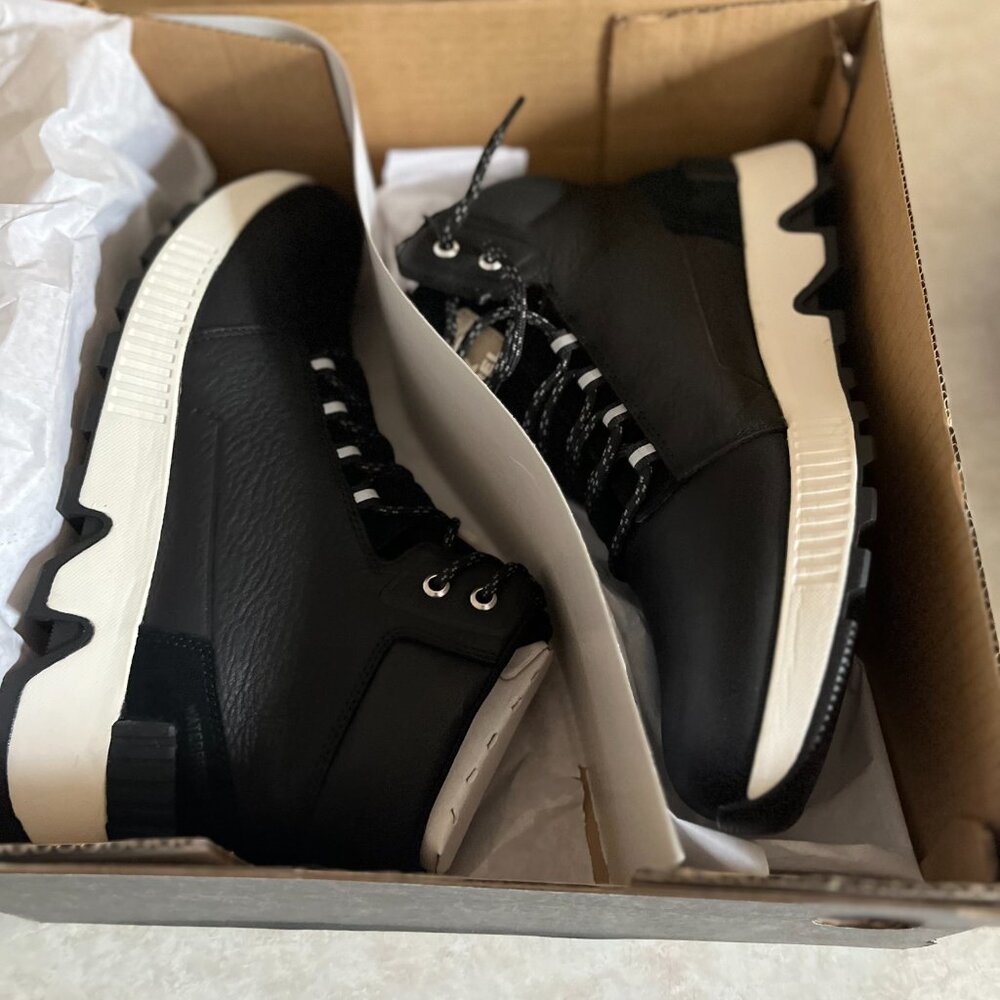 SOREL BOOTS MAC HILL MID LTR WP SIZE 10.5 NEW